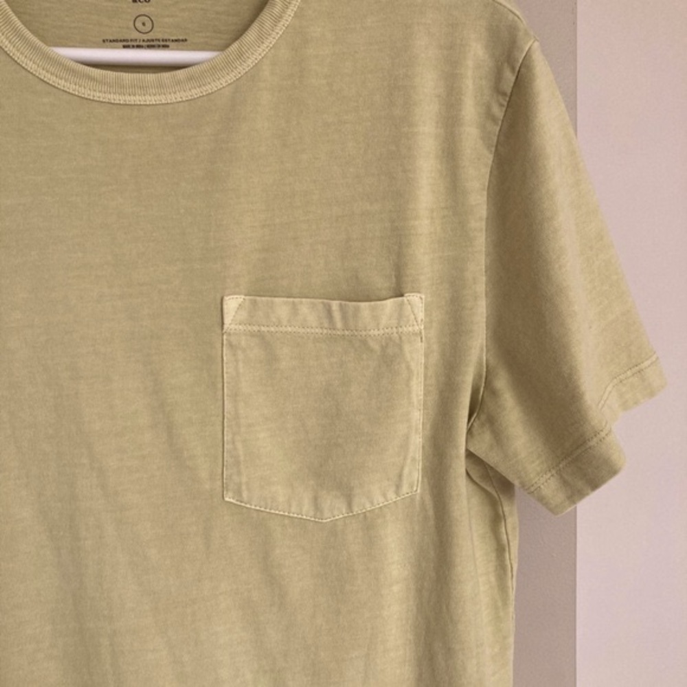 Goodfellow & Co. size small Green Men’s short sleeve crew neck pocket T-shirt